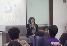 ITS Buka Forum Bedah Film Pesta Babi, Isu Papua Dibahas dari Dua Perspektif Suasana diskusi dan bedah film dokumenter Pesta Babi: Kolonialisme di Zaman Kita di lingkungan ITS Surabaya. Foto: Istimewa