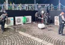 Jelang May Day, Monas Disisir Gegana: Steril, Tapi Pengamanan Tetap Siaga Petugas Gegana Brimob melakukan sterilisasi kawasan Monas jelang peringatan Hari Buruh. Foto: Istimewa