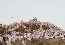 Apa yang Dilakukan Jamaah Haji Ketika Wukuf di Arafah? Ini Amalan dan Keutamaannya Ilustasri Jamaah haji berdoa saat pelaksanaan wukuf di Padang Arafah. Foto: Unsplash/Istimewa