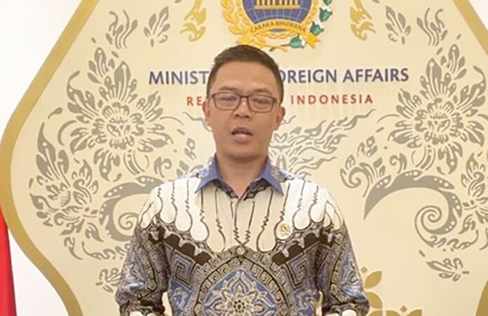 Menteri Luar Negeri RI Sugiono menyampaikan keterangan terkait pembebasan 9 WNI relawan Global Sumud Flotilla dari penahanan militer Israel. Foto: Dok. Kemlu RI.