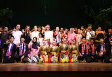 “Nyai Dasimah” Penuhi Gedung Miss Tjitjih, Kisah Perempuan Pribumi di Batavia Lama Kembali Disorot Pementasan Sandiwara Sunda Miss Tjitjih 1928 bertajuk “Nyai Dasimah” di Gedung Kesenian Miss Tjitjih Jakarta. Foto: Istimewa
