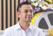 Namanya Terseret di Sidang Dugaan Suap Bea Cukai, Raffi Ahmad Siapkan Konferensi Pers Didampingi Hotman Paris Presenter Raffi Ahmad. Namanya disebut dalam fakta persidangan perkara dugaan suap yang berkaitan dengan aktivitas impor melalui Blueray Cargo. (Dok. Istimewa)