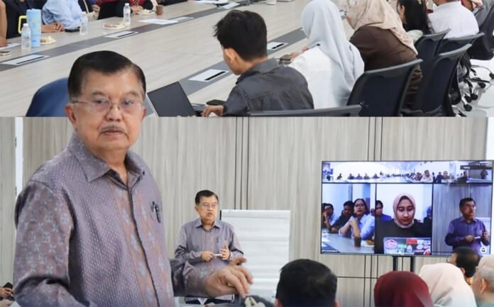 Wakil Presiden RI ke-10 dan ke-12 Jusuf Kalla menyampaikan pandangannya mengenai kebijakan ekonomi dan manajemen krisis dalam seminar publik di Universitas Paramadina, Jakarta. (Dok. Universitas Paramadina) Wakil Presiden RI ke-10 dan ke-12 Jusuf Kalla menyampaikan pandangannya mengenai kebijakan ekonomi dan manajemen krisis dalam seminar publik di Universitas Paramadina, Jakarta. (Dok. Universitas Paramadina)