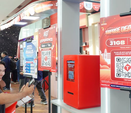 Jakarta Fair 2026 Jadi Etalase Telkomsel, Dari Paket Murah Rp10 hingga Jaringan Tambahan di Area JIExpo Booth Telkomsel menghadirkan promo layanan digital dan konektivitas di Jakarta Fair Kemayoran 2026 (Dok. Telkomsel)
