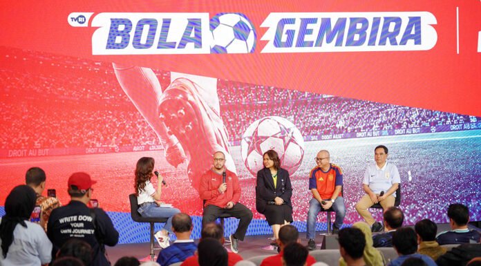 Piala Dunia 2026 Makin Dekat, Telkomsel dan TVRI Siapkan Akses Nonton hingga 104 Pertandingan Telkomsel bersama TVRI memperkenalkan program Bola Gembira MAXStream TV dalam konferensi pers di Jakarta. (Dok. Telkomsel)