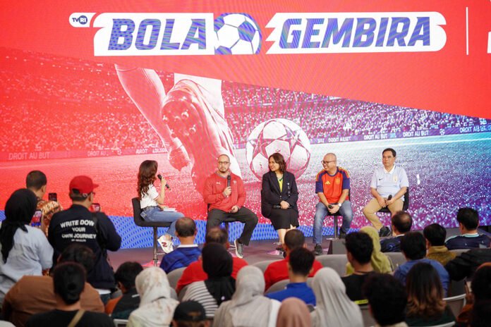 Telkomsel bersama TVRI memperkenalkan program Bola Gembira MAXStream TV dalam konferensi pers di Jakarta. (Dok. Telkomsel) Telkomsel bersama TVRI memperkenalkan program Bola Gembira MAXStream TV dalam konferensi pers di Jakarta. (Dok. Telkomsel)