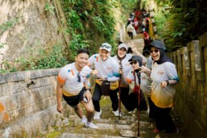Peserta wondr Pejalan Nagari Festival 2026 menyusuri rute wisata budaya dan alam di Bukittinggi dan Koto Gadang. Foto: Wondr