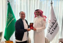 Indonesia-Arab Saudi Kompak Evaluasi Haji 2026, Perlindungan Jemaah Jadi Catatan Penting Wakapolri Komjen Pol. Dedi Prasetyo bertemu jajaran Presidency of State Security (PSS) Arab Saudi di Bandara Internasional King Abdul Aziz, Jeddah, membahas penguatan perlindungan dan pelayanan jemaah haji Indonesia. (Dok. Polri)