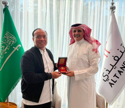 Indonesia-Arab Saudi Kompak Evaluasi Haji 2026, Perlindungan Jemaah Jadi Catatan Penting Wakapolri Komjen Pol. Dedi Prasetyo bertemu jajaran Presidency of State Security (PSS) Arab Saudi di Bandara Internasional King Abdul Aziz, Jeddah, membahas penguatan perlindungan dan pelayanan jemaah haji Indonesia. (Dok. Polri)