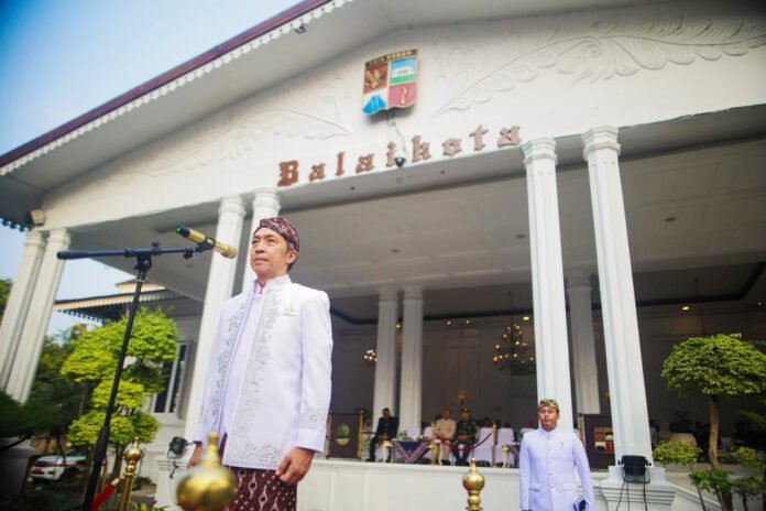 Wali Kota Bogor Dedie A. Rachim memimpin upacara peringatan Hari Jadi Bogor ke-544 di Plaza Balai Kota Bogor. (Dok. Pemkot Bogor)