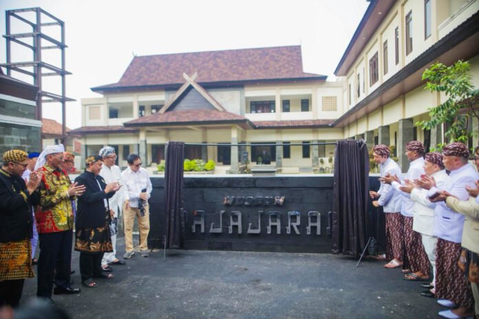 Wali Kota Bogor bersama jajaran pemerintah dan mitra strategis saat aktivasi Museum Pajajaran pada peringatan HJB ke-544. (Dok. Pemkot Bogor)