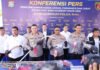 1.333 Kasus Kejahatan Jalanan Terbongkar di Riau, Narkoba Muncul di Balik Aksi Para Pelaku Wakapolda Riau menunjukkan barang bukti hasil pengungkapan kasus curat, curas, dan curanmor di Mapolda Riau. (Dok. Polda Riau)