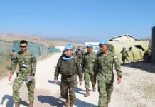 Komandan Sektor Timur UNIFIL Datangi Pos TNI di Lebanon, Kesiapan Satgas Konga Jadi Sorotan Sector East Commander UNIFIL meninjau kesiapan personel Satgas Yonmek TNI Konga XXIII-T di Marjayoun, Lebanon Selatan. (Dok. Penkostrad)