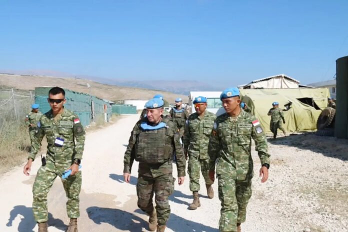 Sector East Commander UNIFIL meninjau kesiapan personel Satgas Yonmek TNI Konga XXIII-T di Marjayoun, Lebanon Selatan. (Dok. Penkostrad)