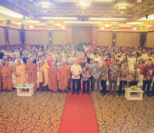 Di Tengah Ragam Perbedaan, Dharmasanti Waisak Bogor Angkat Pesan Damai dan Kebersamaan Wali Kota Bogor Dedie Rachim menghadiri kegiatan Dharmasanti Umat Buddha Kota Bogor dalam rangka Waisak 2026 di Puri Begawan. Foto: Pemkot Bogor