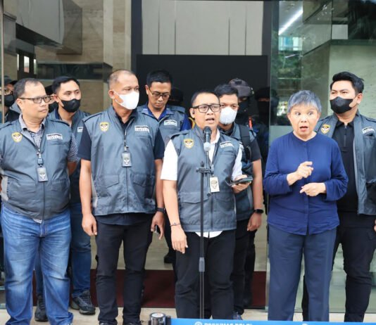 Jejak Proyek Gula Rp645 Miliar Mulai Dibongkar, Penyidik Geledah Kantor WIKA dan Sejumlah Lokasi di Jatim Ketua Tim Penyidik Dittindak Kortastipidkor Polri Kombes Pol. Gunawan saat menyampaikan keterangan pers terkait penggeledahan dalam kasus dugaan korupsi proyek Pabrik Gula Asembagus. (Dok. Polri)