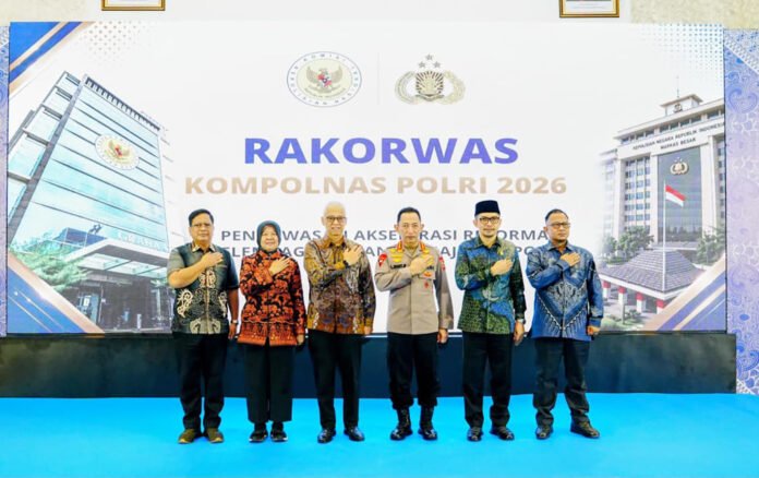 Kapolri Jenderal Listyo Sigit Prabowo dan jajaran Kompolnas berfoto bersama usai pembukaan Rakorwas Kompolnas di Jakarta Utara. (Dok. Polri) Kapolri Jenderal Listyo Sigit Prabowo dan jajaran Kompolnas berfoto bersama usai pembukaan Rakorwas Kompolnas di Jakarta Utara. (Dok. Polri)