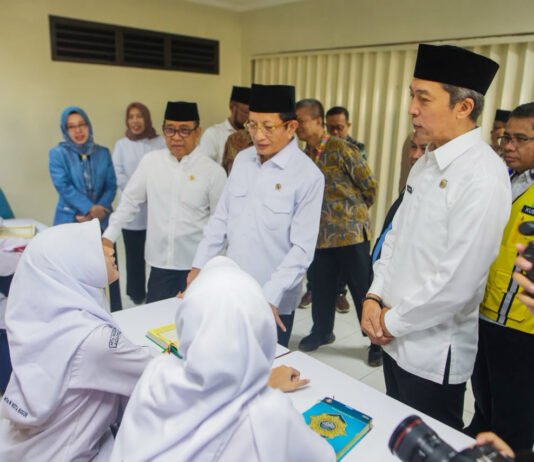 Menko PMK dan Menag Tinjau MTsN 1 Bogor, Revitalisasi Madrasah Mulai Terlihat Hasilnya Menko PMK Pratikno dan Menteri Agama Nasaruddin Umar meninjau hasil revitalisasi MTs Negeri 1 Kota Bogor, Rabu (10/6/2026). Foto: Pemkot Bogor