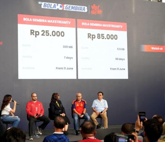 Telkomsel dan TVRI Gelar Nobar Piala Dunia 2026 di Jabodetabek, Paket MAXStream TV Mulai Rp25 Ribu Perwakilan Telkomsel memperkenalkan program Bola Gembira MAXStream TV untuk menyambut Piala Dunia 2026. Foto: Harnas.id