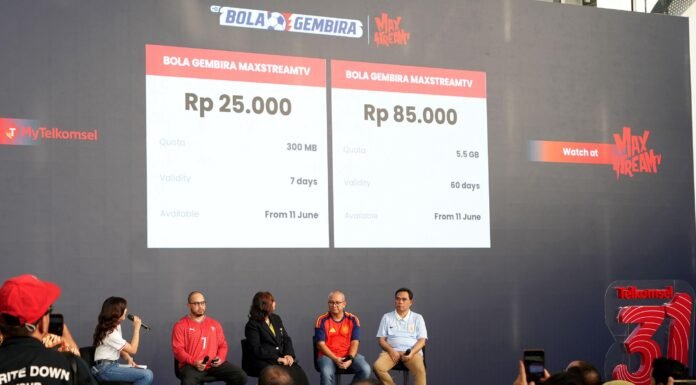 Telkomsel dan TVRI Gelar Nobar Piala Dunia 2026 di Jabodetabek, Paket MAXStream TV Mulai Rp25 Ribu Perwakilan Telkomsel memperkenalkan program Bola Gembira MAXStream TV untuk menyambut Piala Dunia 2026. Foto: Harnas.id