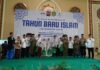 Peringatan 1 Muharram 1448 H di Bogor, Pangdam III/Siliwangi Santuni 2.000 Anak Yatim Pangdam III/Siliwangi Mayjen TNI Kosasih memberikan tausiah dan menyerahkan santunan kepada anak yatim pada peringatan Tahun Baru Islam 1 Muharram 1448 H di Masjid Agung Al Isro, Kota Bogor, Senin (15/6/2026). Foto: Harnas.id