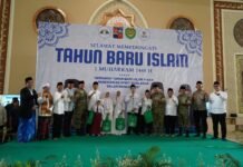 Peringatan 1 Muharram 1448 H di Bogor, Pangdam III/Siliwangi Santuni 2.000 Anak Yatim Pangdam III/Siliwangi Mayjen TNI Kosasih memberikan tausiah dan menyerahkan santunan kepada anak yatim pada peringatan Tahun Baru Islam 1 Muharram 1448 H di Masjid Agung Al Isro, Kota Bogor, Senin (15/6/2026). Foto: Harnas.id