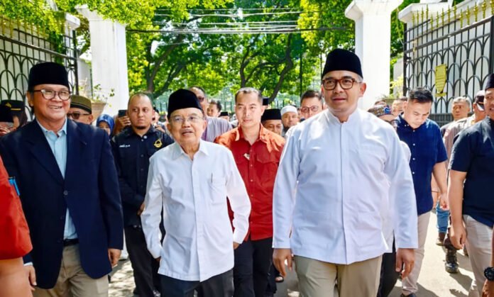 Jusuf Kalla menghadiri peringatan Tahun Baru Hijriah 1448 H di Masjid Agung Bandung. Foto: Harnas.id