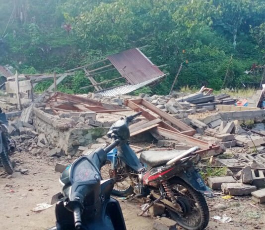 Gempa Sulawesi Tengah Belum Usai, Ribuan Warga Terdampak dan Kerusakan Terus Didata Bangunan mengalami kerusakan akibat gempa bumi di Sulawesi Tengah. Foto: BNPB