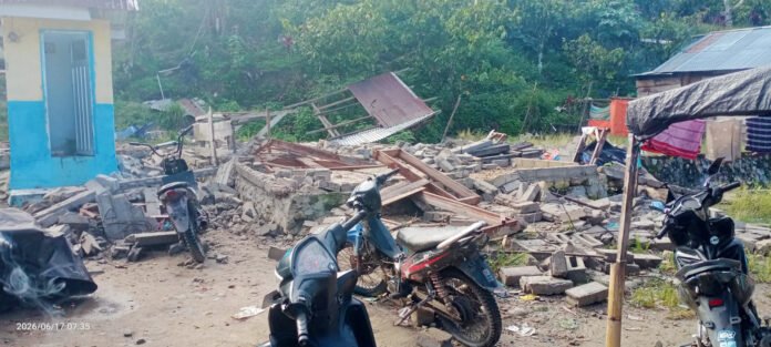Bangunan mengalami kerusakan akibat gempa bumi di Sulawesi Tengah. Foto: BNPB