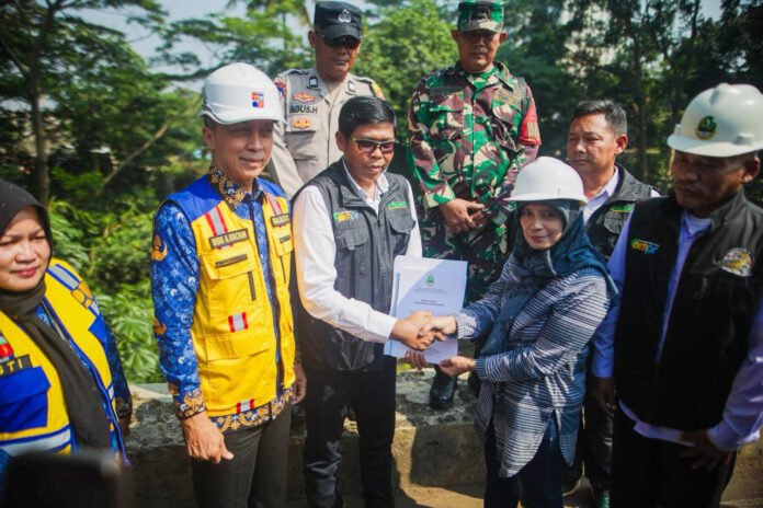 Peninjauan lokasi perbaikan Dinding Penahan Tanah (DPT) longsor di Jalan Kebon Pedes, Kota Bogor. Foto: Pemkot Bogor