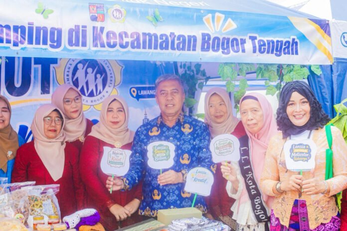 Sekda Kota Bogor Denny Mulyadi membuka Bogor Senior Festival 2026 dalam rangka peringatan Hari Lanjut Usia Nasional ke-30. Foto: Pemkot Bogor