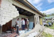 Korban Gempa Sulteng Bertambah Jadi Tiga Orang, Kepala BNPB Turun Langsung ke Sigi Bangunan warga mengalami kerusakan akibat gempa bumi magnitudo 6,7 di Kabupaten Sigi, Sulawesi Tengah. Foto: BNPB