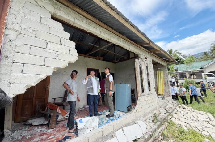 Bangunan warga mengalami kerusakan akibat gempa bumi magnitudo 6,7 di Kabupaten Sigi, Sulawesi Tengah. Foto: BNPB