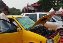 Daihatsu Mira Millow Milik BK Garage Curi Perhatian di Daihatsu Kumpul Sahabat Depok 2026 Daihatsu Mira "Millow" milik Bang Kris dari BK Garage Depok menjadi salah satu kendaraan yang mencuri perhatian pengunjung dalam gelaran Daihatsu Kumpul Sahabat 2026 di Alun-Alun Kota Depok, Minggu (21/6/2026). Foto: Harnas.id