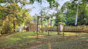 Area kaulinan tradisional Sunda menjadi daya tarik pengunjung KULTURA Sunda Ngariung di Kebun Raya Bogor. Foto: Harnas.id