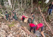 Gempa Sigi Belum Usai, Huntara Tahap I Mulai Dibangun Saat Ribuan Warga Masih Hitung Dampak Peletakan batu pertama pembangunan huntara tahap I bagi warga terdampak gempa di Desa Kamarora A, Kabupaten Sigi. (Dok/BNPB)