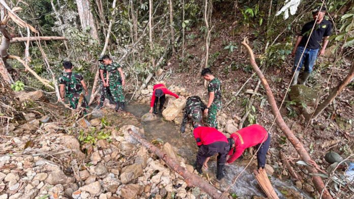 Peletakan batu pertama pembangunan huntara tahap I bagi warga terdampak gempa di Desa Kamarora A, Kabupaten Sigi. (Dok/BNPB)