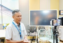 Listrik Kerap Kedip, Elektronik di Rumah Bisa Cepat Tumbang? Pakar ITS Bongkar Cara Aman Menghadapinya Dosen Departemen Teknik Elektro ITS Dedet Candra Riawan saat memberikan penjelasan terkait langkah preventif melindungi perangkat elektronik saat pemadaman listrik. (Dok. ITS)