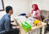 25 Siswa Berpeluang Kuliah Gratis di Unpak, APSAI Bidik Talenta Berprestasi dari Keluarga Kurang Mampu Proses seleksi wawancara peserta program beasiswa penuh APSAI Kota Bogor bersama Sekolah Vokasi Universitas Pakuan. (Dok. APSAI)