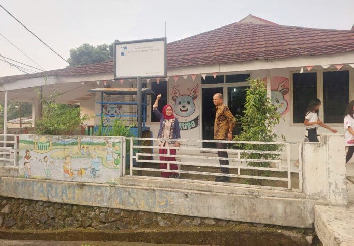 Kepala BKAD Kota Bogor Lia Kania Dewi memberikan keterangan terkait status aset di Kelurahan Pasir Jaya. Foto: Harnas.id