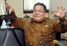 Prof. Adrianus Meliala: Survei Litbang Kompas Bukan Sekadar Nilai, Tapi Alarm bagi Kinerja Institusi Prof. Adrianus Meliala memberikan pandangan mengenai hasil Survei Litbang Kompas terkait kepercayaan publik terhadap institusi negara. Foto: Harnas.id