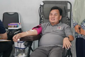 Ketua DPRD Kota Bogor, Dr. Adityawarman Adil, mengikuti kegiatan donor darah dalam rangka Hari Jadi Bogor (HJB) ke-544. Foto: Humpro