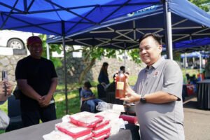 Ketua DPRD Kota Bogor, Dr. Adityawarman Adil, meninjau bazaar UMKM yang digelar dalam rangka Hari Jadi Bogor (HJB) ke-544. Foto: Humpro