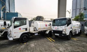 Armada mobil tangki air milik PMI disiagakan untuk mendistribusikan air bersih ke wilayah terdampak kekeringan ekstrem akibat El Nino. (Dok. PMI)