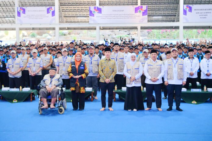 Gubernur Jawa Timur Khofifah Indar Parawansa menghadiri pembukaan Permata CAI ke-47 di Bumi Perkemahan Kosambiwojo, Jombang. (Dok. Pemprov Jatim)