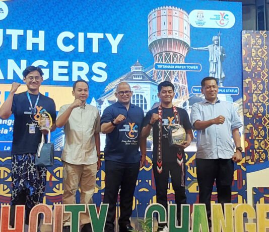Delegasi Kota Bogor Sabet Best Delegate di Youth City Changers APEKSI 2026 Delegasi Kota Bogor menerima penghargaan Best Delegate pada ajang Youth City Changers Rakernas APEKSI 2026 di Medan. (Dok. Pemkot Bogor)