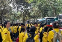 Ribuan Mahasiswa Gelar Aksi di Bundaran HI, Soroti Harga BBM dan Kenaikan Biaya Hidup Ribuan mahasiswa dari berbagai perguruan tinggi menggelar aksi unjuk rasa di kawasan Bundaran HI, Jakarta Pusat, Jumat (12/6/2026), menyuarakan aspirasi terkait harga BBM, kebutuhan pokok, dan kondisi ekonomi nasional. Foto: Istimewa