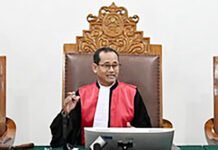 Hakim Minta Kasus Penyiraman Air Keras Aktivis KontraS Tak Berhenti di Tengah Jalan, Polda Metro Jaya Wajib Lanjutkan Penyidikan Hakim tunggal Suparna saat memimpin sidang praperadilan yang diajukan Tim Advokasi untuk Demokrasi (TAUD) di Pengadilan Negeri Jakarta Selatan. Foto: Istimewa