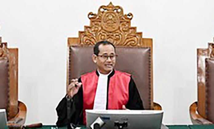 Hakim tunggal Suparna saat memimpin sidang praperadilan yang diajukan Tim Advokasi untuk Demokrasi (TAUD) di Pengadilan Negeri Jakarta Selatan. Foto: Istimewa Hakim tunggal Suparna saat memimpin sidang praperadilan yang diajukan Tim Advokasi untuk Demokrasi (TAUD) di Pengadilan Negeri Jakarta Selatan. Foto: Istimewa