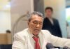 Hotman Paris Lepas Kuasa Hukum Febrie Adriansyah, Pilih Fokus Jalani Pengobatan di Singapura Hotman Paris Hutapea saat memberikan keterangan terkait pengunduran dirinya sebagai kuasa hukum Febrie Adriansyah di Jakarta. Foto: Istimewa